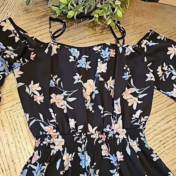 Floral bell sleeve open shoulder dress size S - Picture 9 of 11